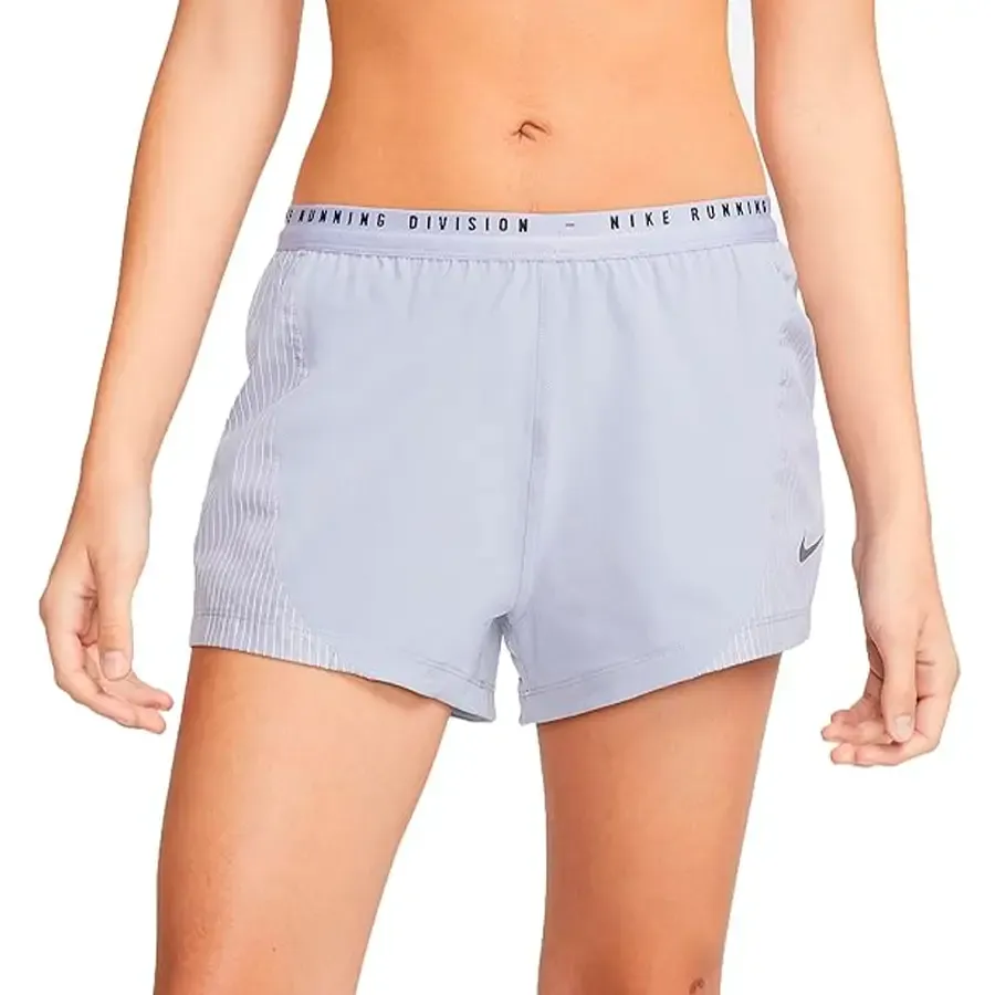 Imagen 1 de 5 de Short Nike Run Division Tempo Luxe-GRIS