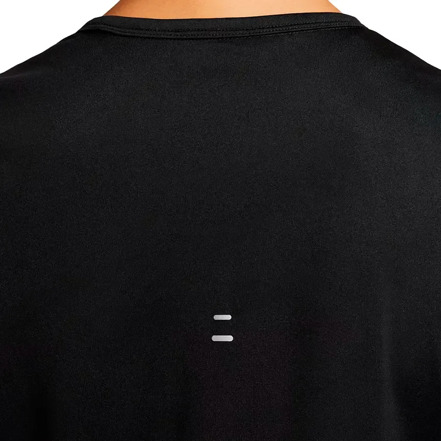 Imagen 4 de 6 de Remera Nike Tempo Swoosh Run-NEGRO