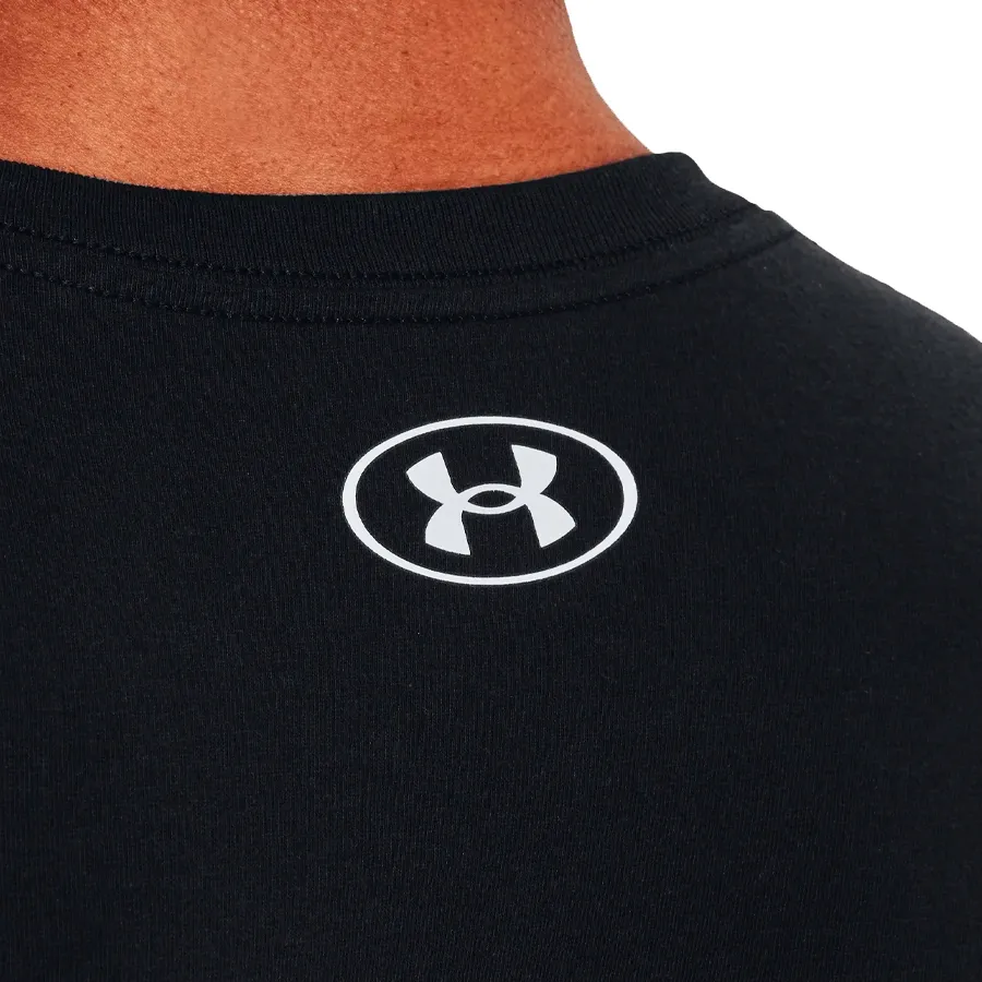 Imagen 5 de 6 de Remera Under Armour Camo Chest Stripe-NEGRO/GRIS