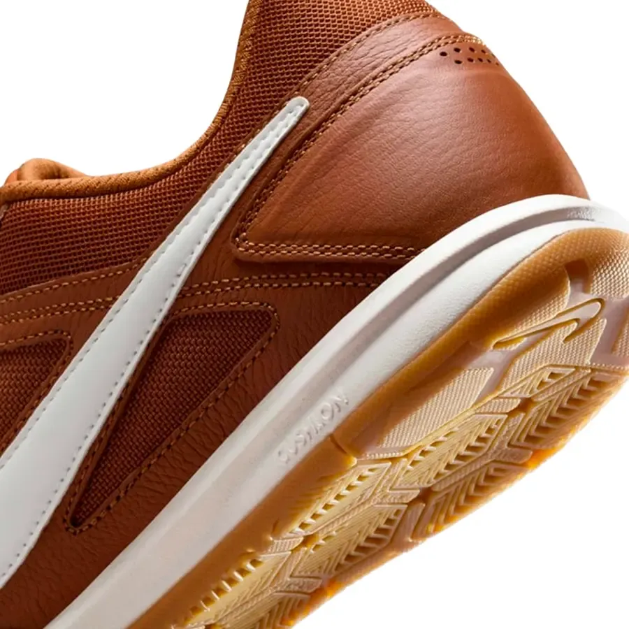 Imagen 7 de 8 de Botines Nike Gato In-CAMEL
