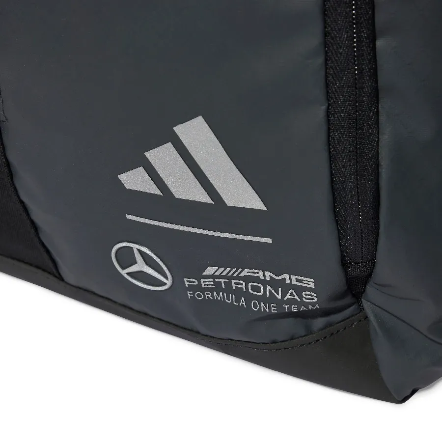 Imagen 4 de 5 de Mochila Híbrida Mercedes - AMG Petronas Formula One Team-GRAFITO/NEGRO