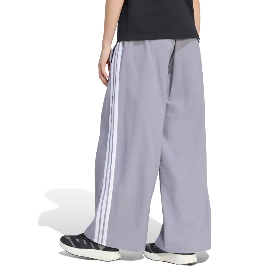 Imagen 2 de 5 de Pantalón adidas Sportswear Essentials-GRIS