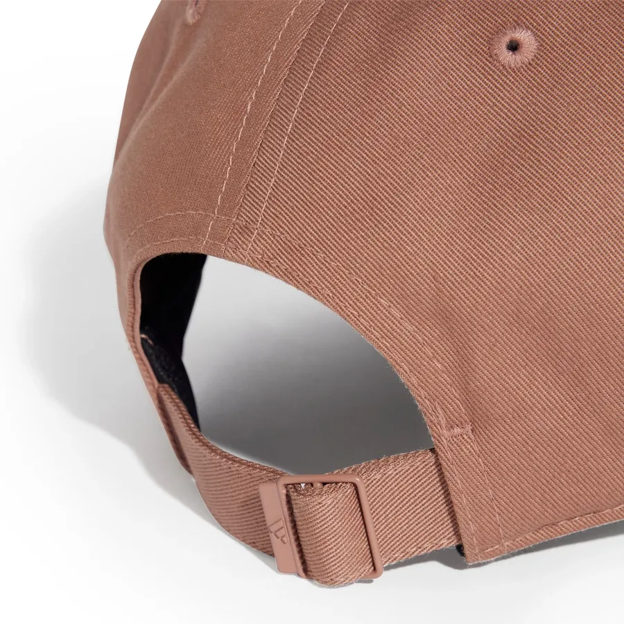 Imagen 2 de 4 de Gorra adidas New Logo-MARRON/BLANCO