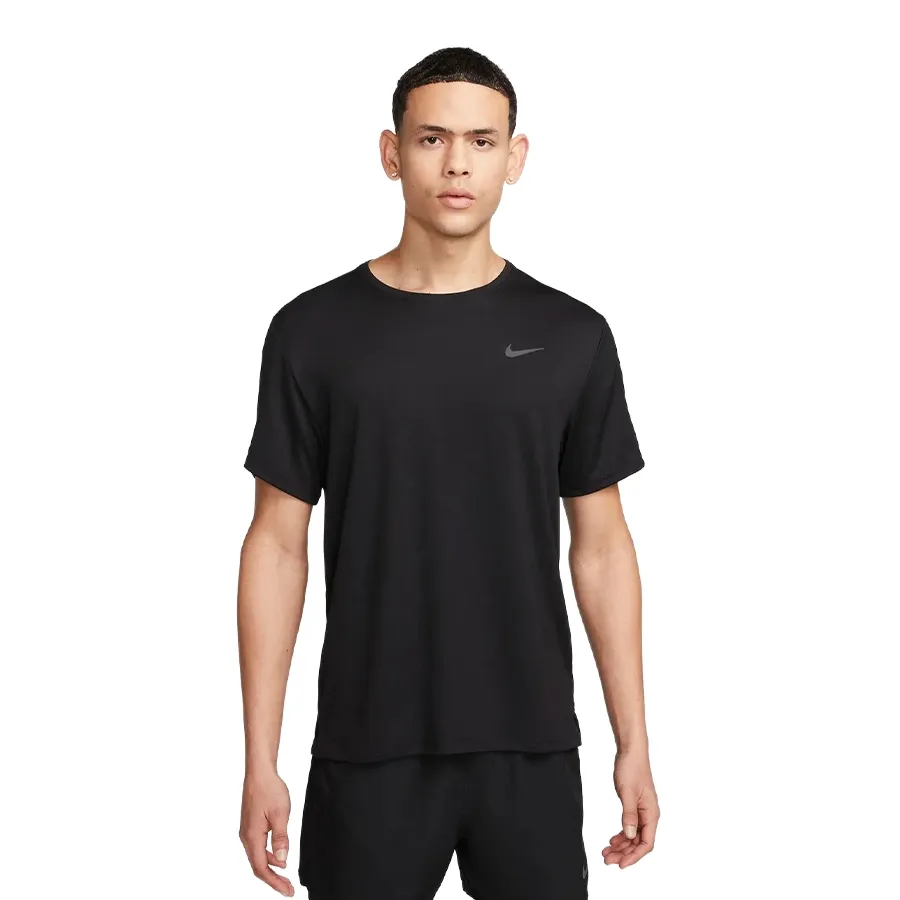 Imagen 0 de 4 de Remera Nike Dri-Fit Uv Miler-NEGRO