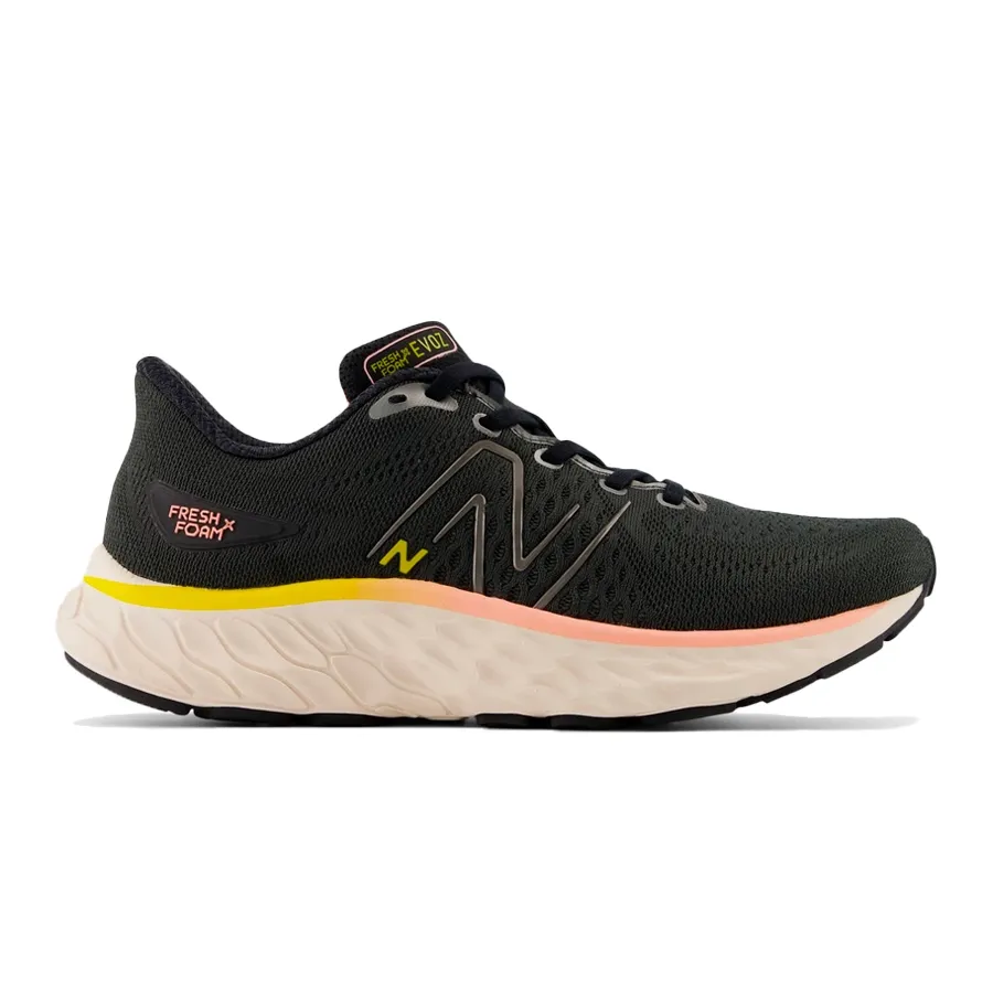 Imagen 0 de 5 de Zapatillas New Balance Fresh Foam X Evoz v3-NEGRO/NUDE/BLANCO
