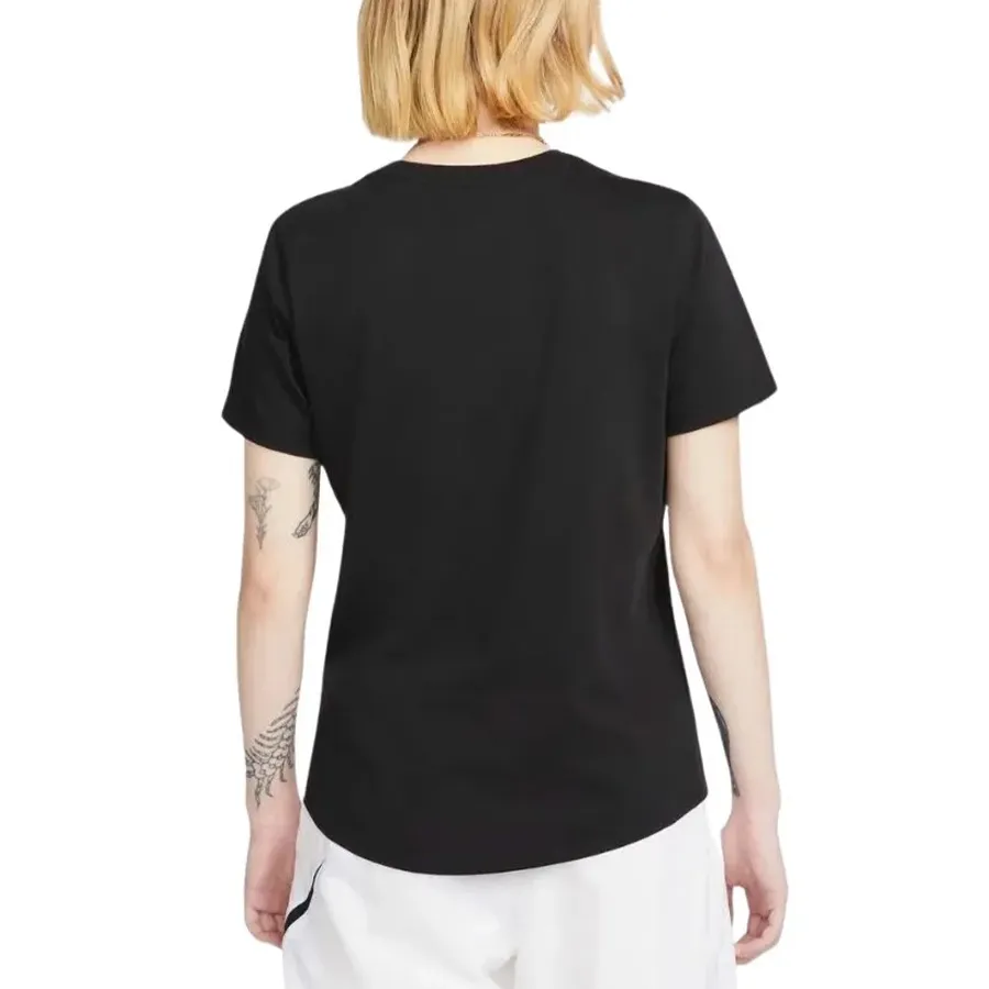 Imagen 1 de 4 de Remera Nike Club Essentials-NEGRO