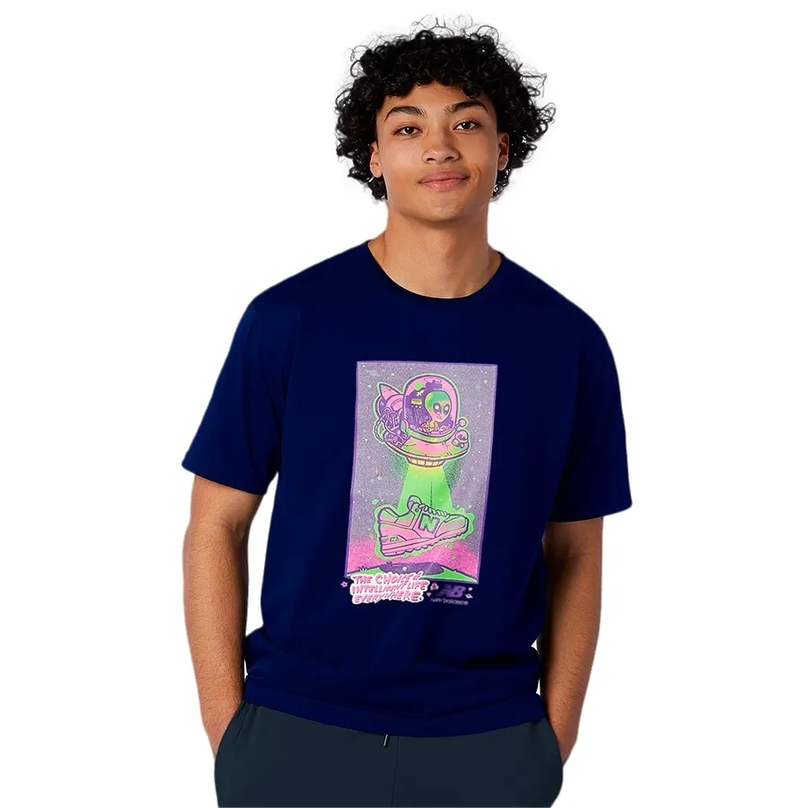 Imagen 0 de 1 de Remera New Balance Athletics Art-MARINO/VIOLETA