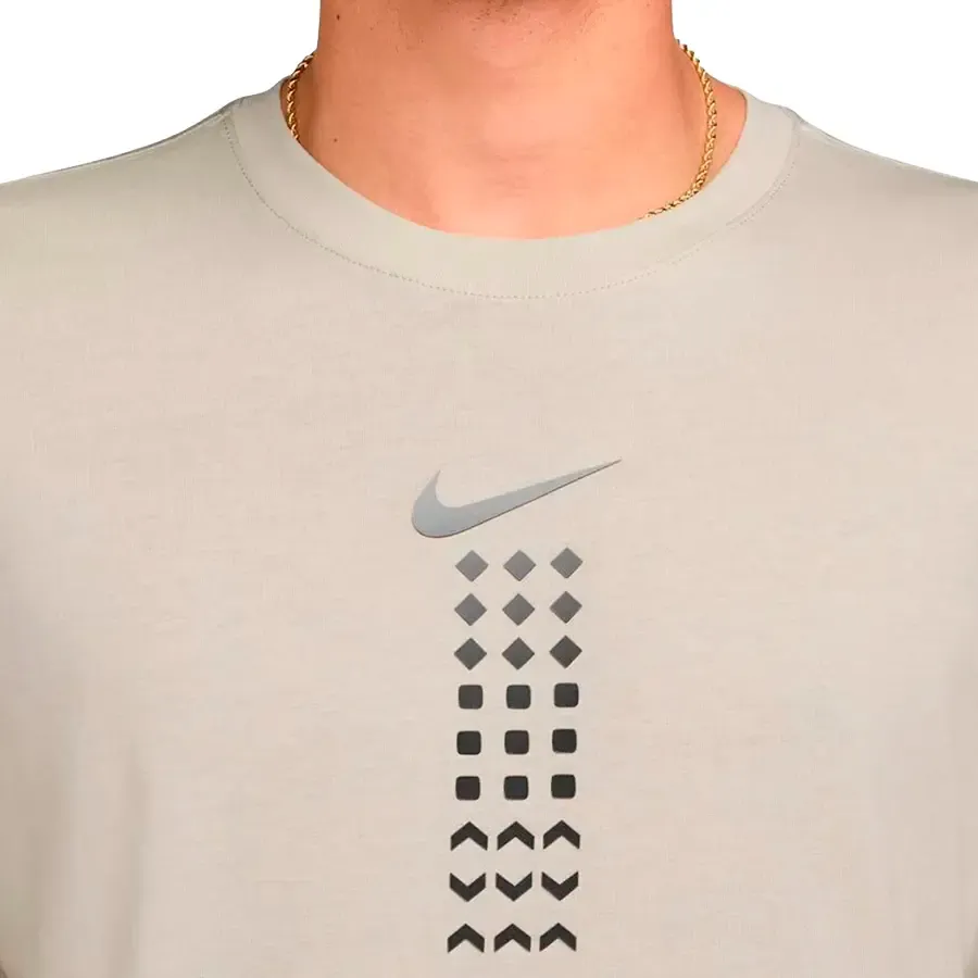 Imagen 3 de 4 de Remera Nike Sportswear-HUESO