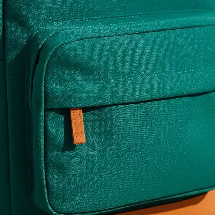 Imagen 2 de 3 de Mochila Fila Retro Letter-VERDE/CAMEL