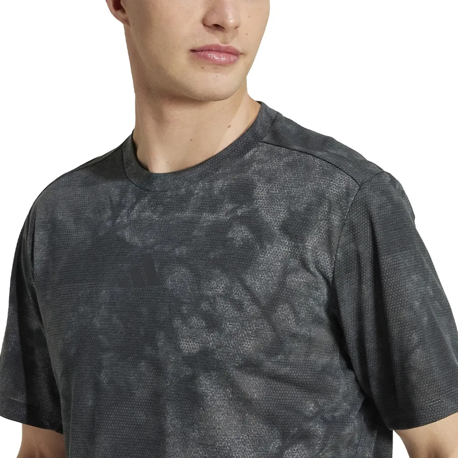 Imagen 2 de 4 de Remera adidas Estampada PrimeLift-GRIS