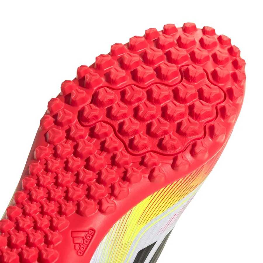 Imagen 6 de 8 de Botines adidas F50 Club Tf-BLANCO/CORAL FLUOR/NEGRO