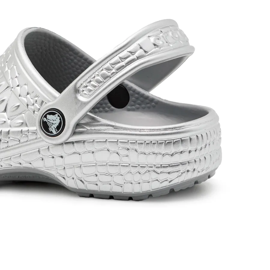 Imagen 4 de 6 de Sandalias Crocs Classic Metallic-PLATA