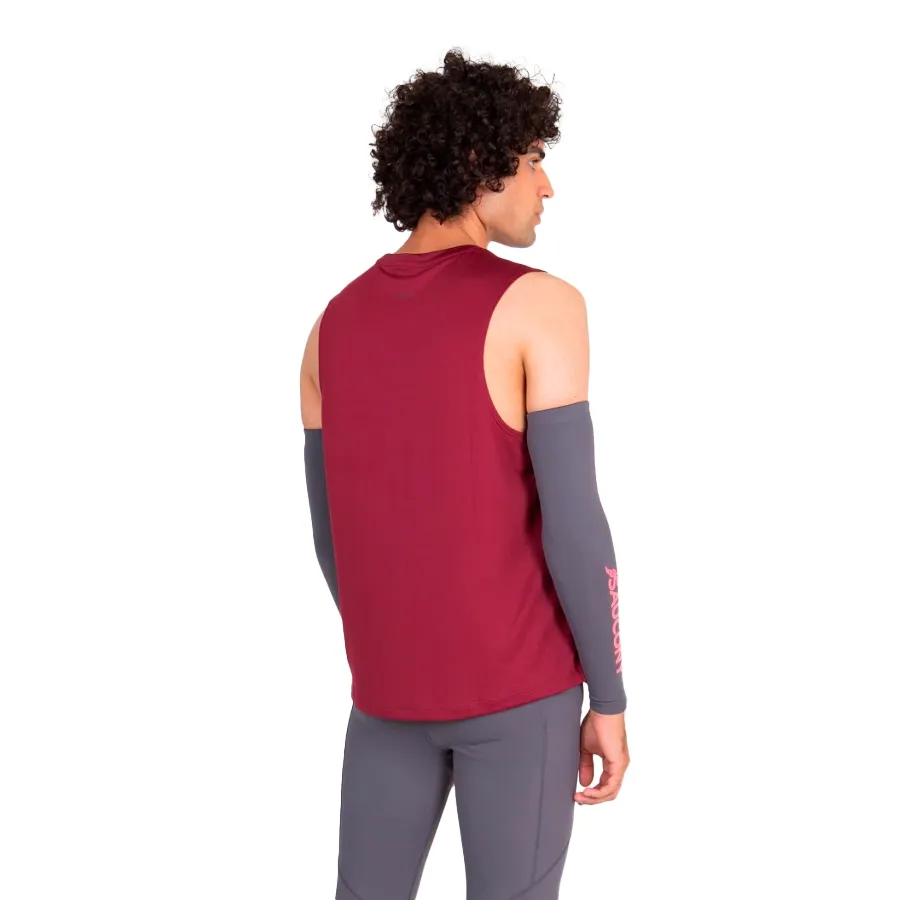 Imagen 2 de 4 de Musculosa Saucony Elevate-BORDO
