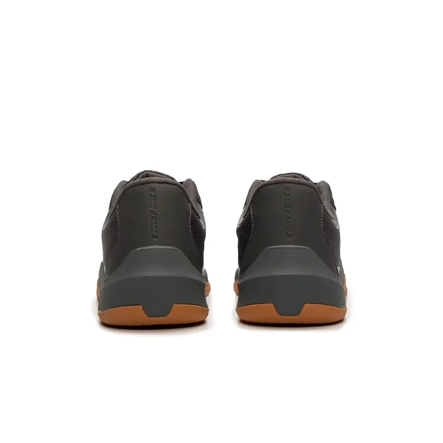 Imagen 5 de 9 de Zapatillas Atomik Coreforce-NEGRO/MARRON