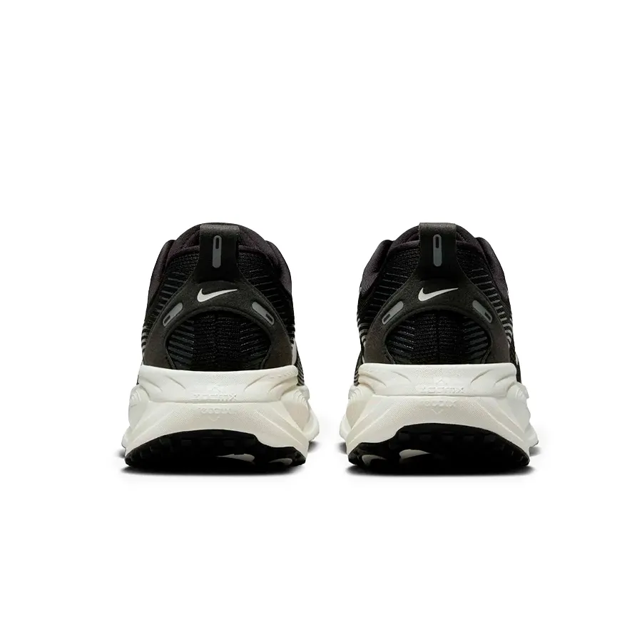 Imagen 5 de 8 de Zapatillas Nike Vomero 18-NEGRO