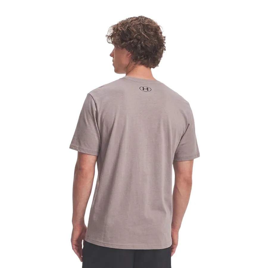 Imagen 1 de 3 de Remera Under Armour Sportstyle Left Chest-GRIS