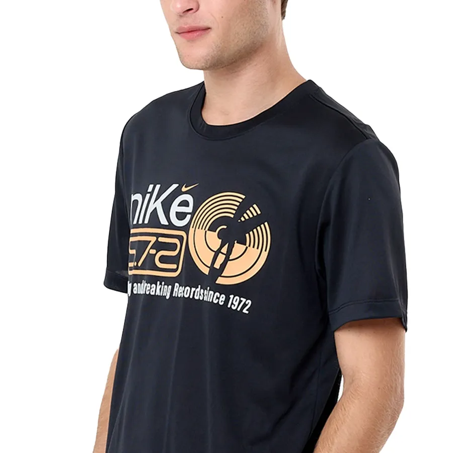 Imagen 2 de 3 de Remera Nike Dri-FIT-NEGRO/NARANJA