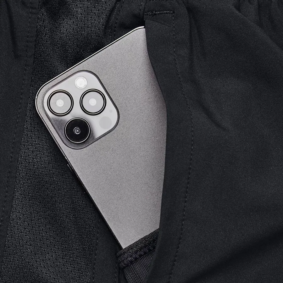 Imagen 3 de 4 de Shorts Under Armour Launch 2 en 1 de 7"-NEGRO