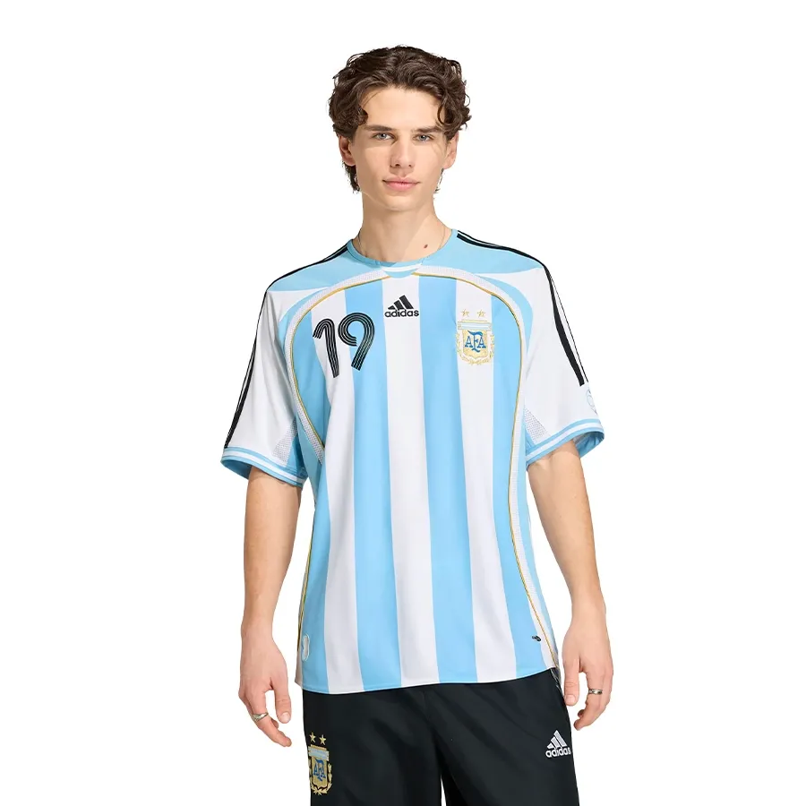 Imagen 0 de 6 de Camiseta adidas Titular Selección Argentina 2006 Messi-BLANCO/CELESTE/NEGRO