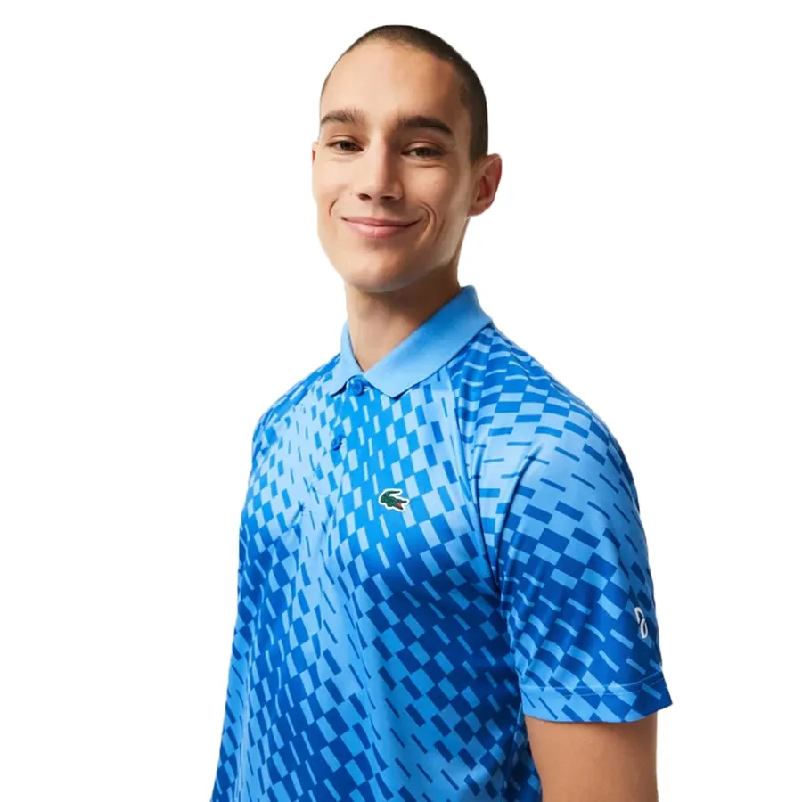 Imagen 3 de 6 de Remera Lacoste Novak Djokovic-CELESTE/AZUL