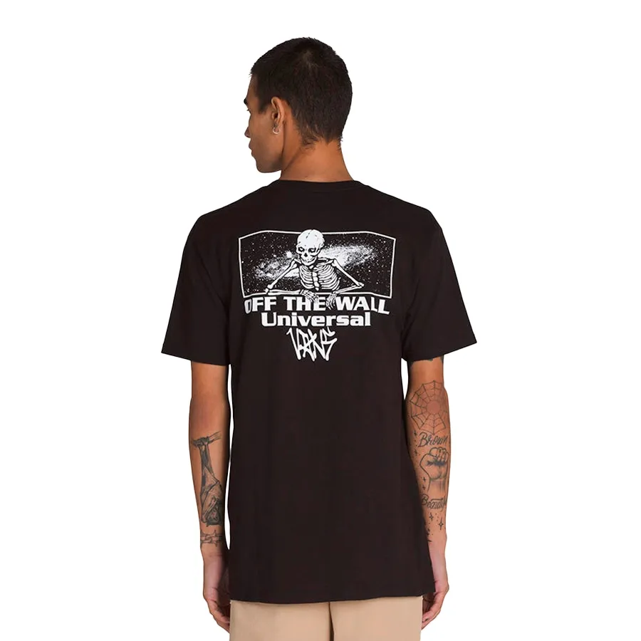 Imagen 1 de 4 de Remera Vans Universe SS-NEGRO/BLANCO
