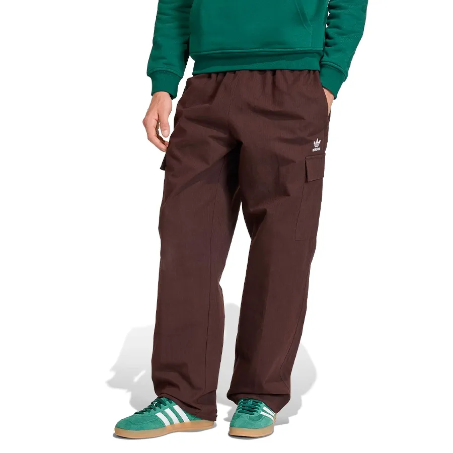 Imagen 0 de 5 de Pantalón adidas originals Essentials Tecnico Trefoil-MARRON OSCURO