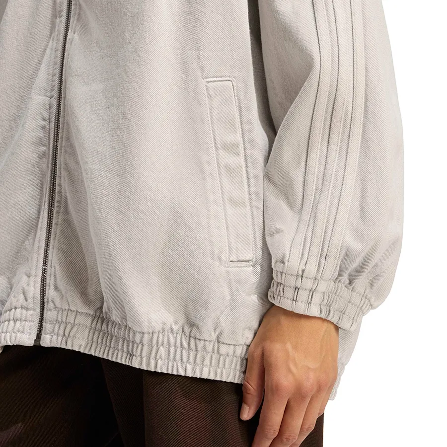 Imagen 4 de 5 de Campera adidas originals Firebird Adilenium Denim-GRIS