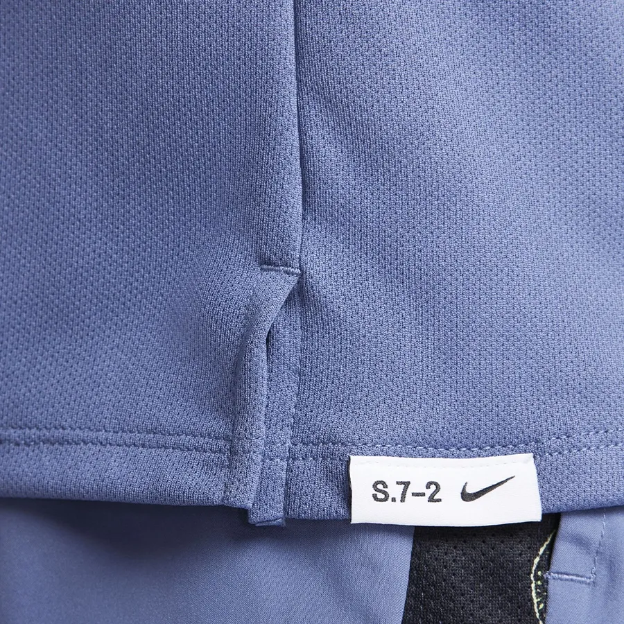 Imagen 3 de 4 de Remera Nike Dri-FIT UV Miler Studio '72-AZUL/BLANCO