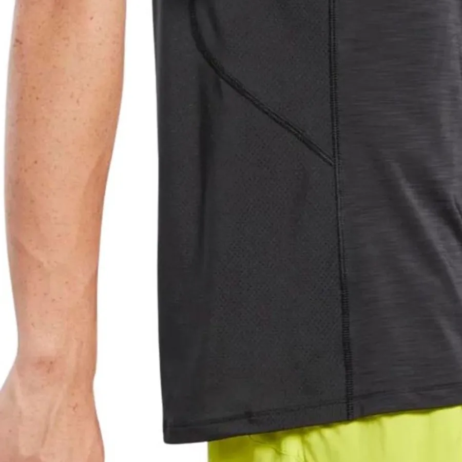 Imagen 4 de 5 de Remera Reebok Solid Athlete-NEGRO