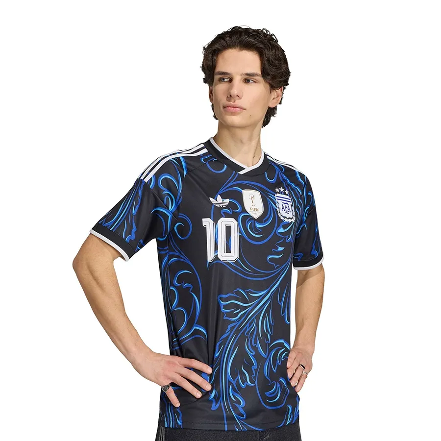 Imagen 1 de 6 de Camiseta adidas originals adidas Alternativa Messi Selección Argentina 26-NEGRO/AZUL/CELESTE