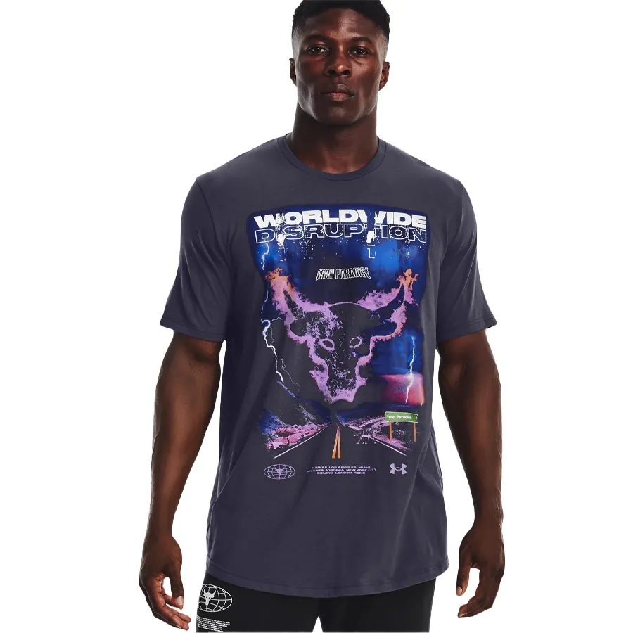Imagen 2 de 5 de Remera Under Armour Project Rock Disruption-MARINO/VIOLETA
