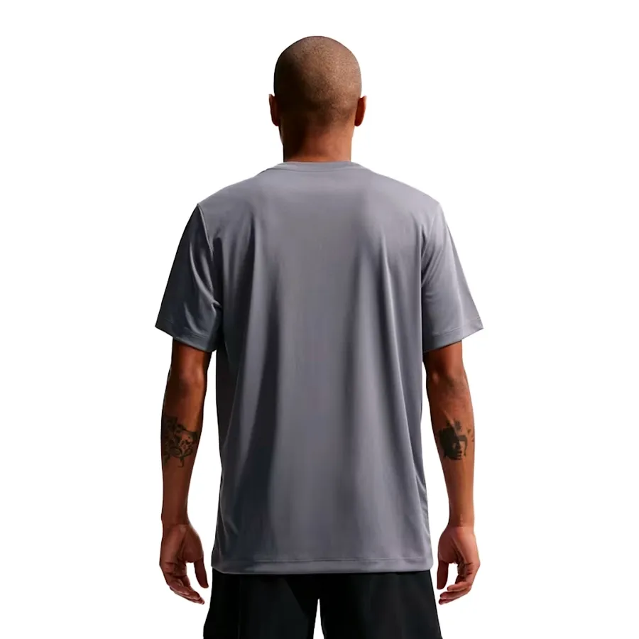 Imagen 1 de 5 de Remera Nike Dri Fit-GRIS