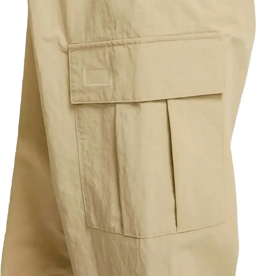 Imagen 4 de 6 de Pantalón Nike Club Woven Cargo-BEIGE