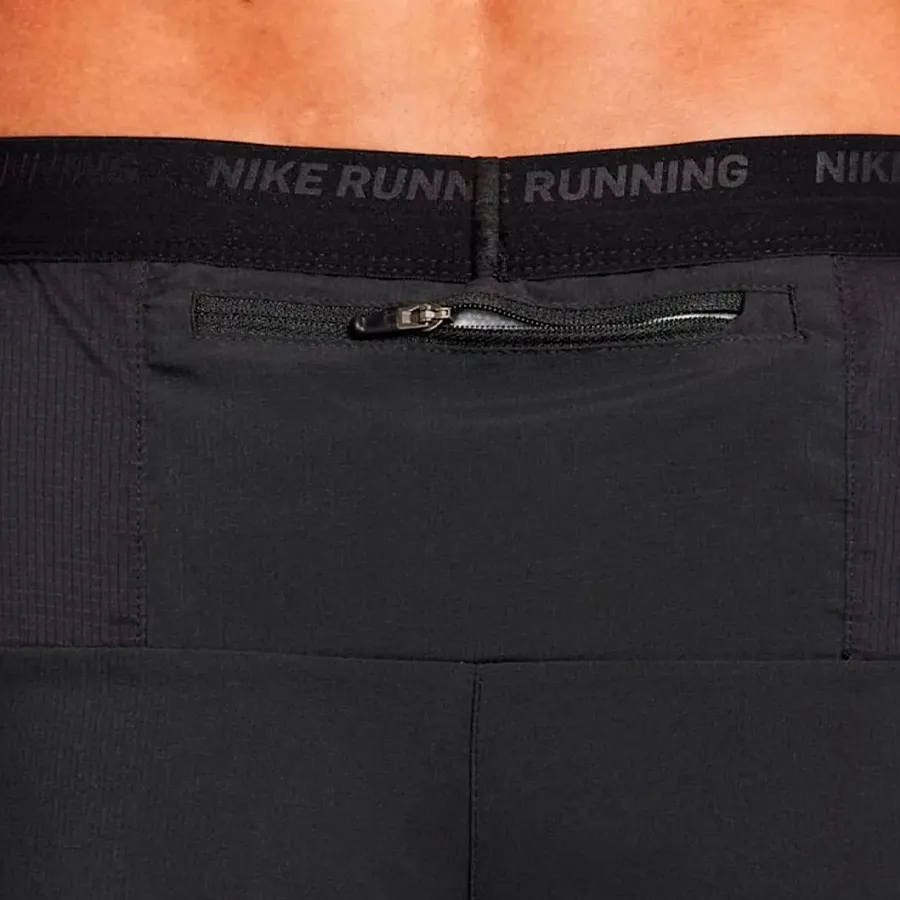 Imagen 2 de 4 de Short Nike Stride 2 En 1-NEGRO