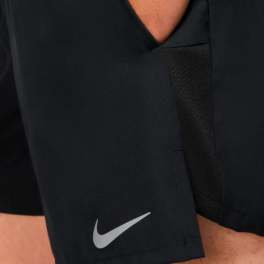 Imagen 2 de 3 de Nike Shorts Challenger-NEGRO