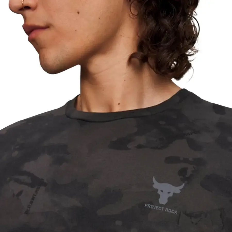 Imagen 2 de 3 de Remera Under Armour Project Rock-CAMO/NEGRO