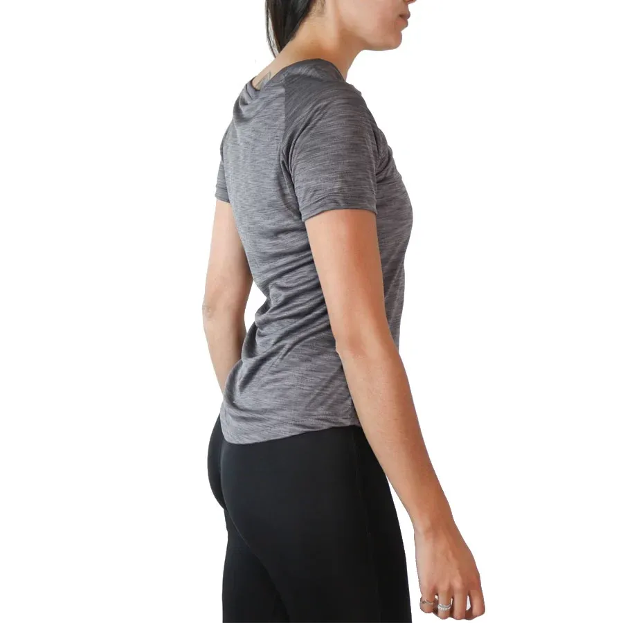 Imagen 2 de 5 de Remera Kamp Lagertha-GRIS