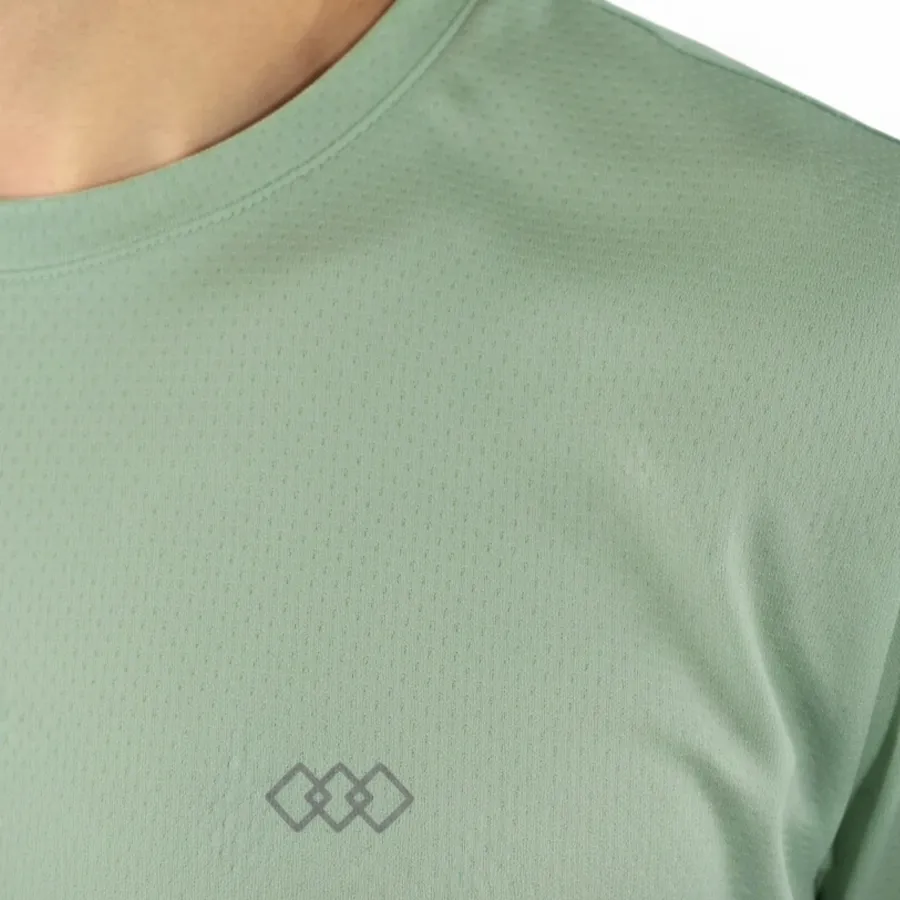 Imagen 3 de 5 de Remera Kamp Ultrarun con Recortes Laterales-VERDE