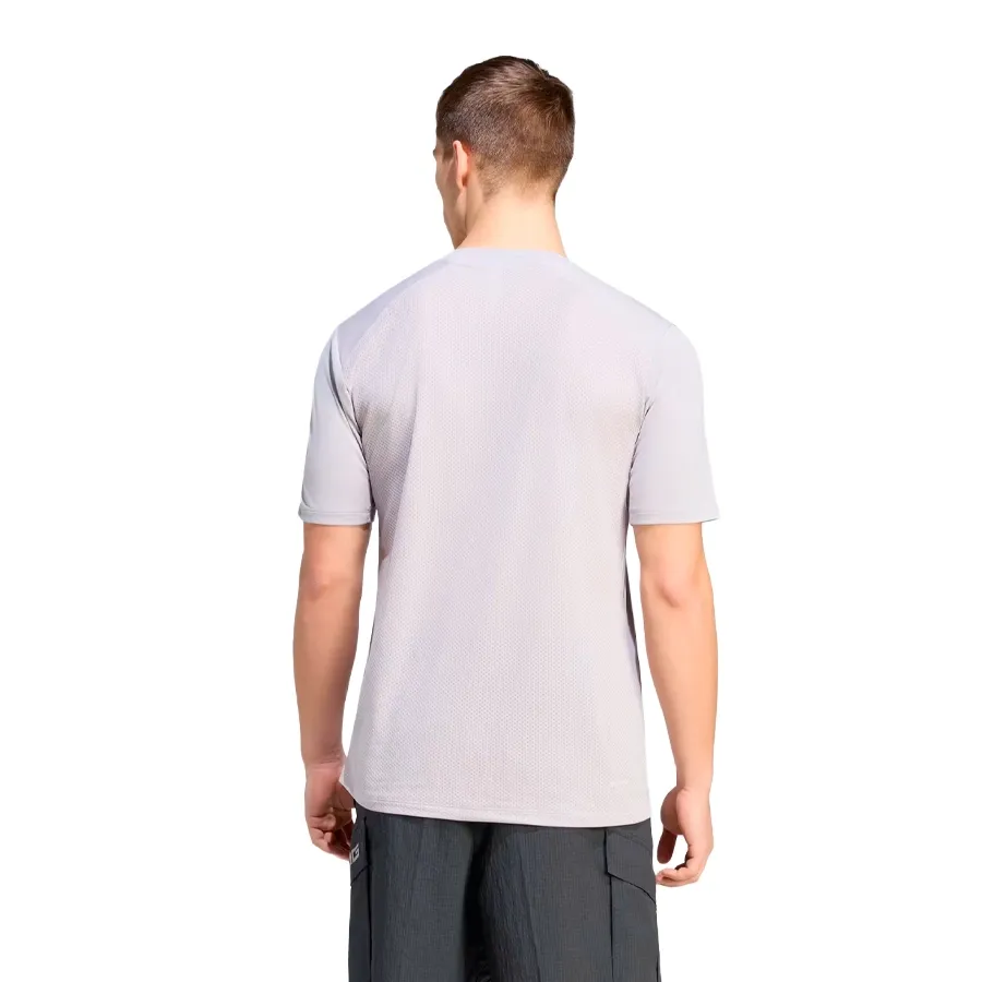 Imagen 1 de 5 de Remera adidas Amg-GRIS