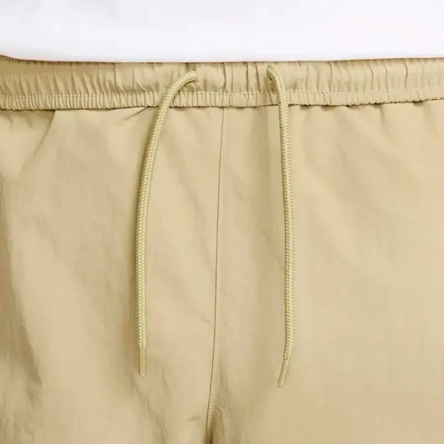Imagen 2 de 6 de Pantalón Nike Club Woven Cargo-BEIGE