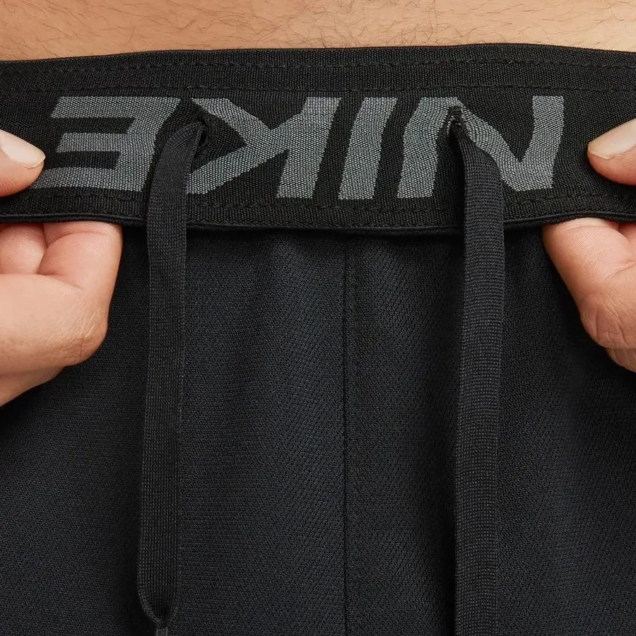 Imagen 3 de 5 de Shorts Nike Totality Knit-NEGRO