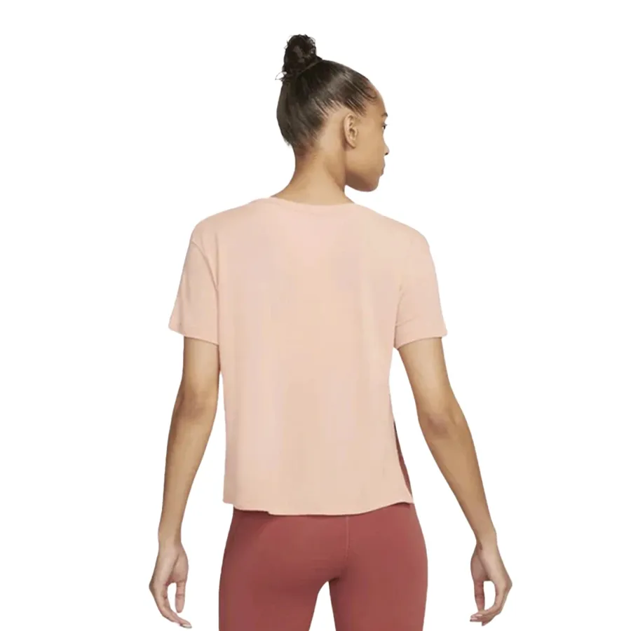 Imagen 1 de 3 de Remera Nike Yoga Dri-Fit-SALMON