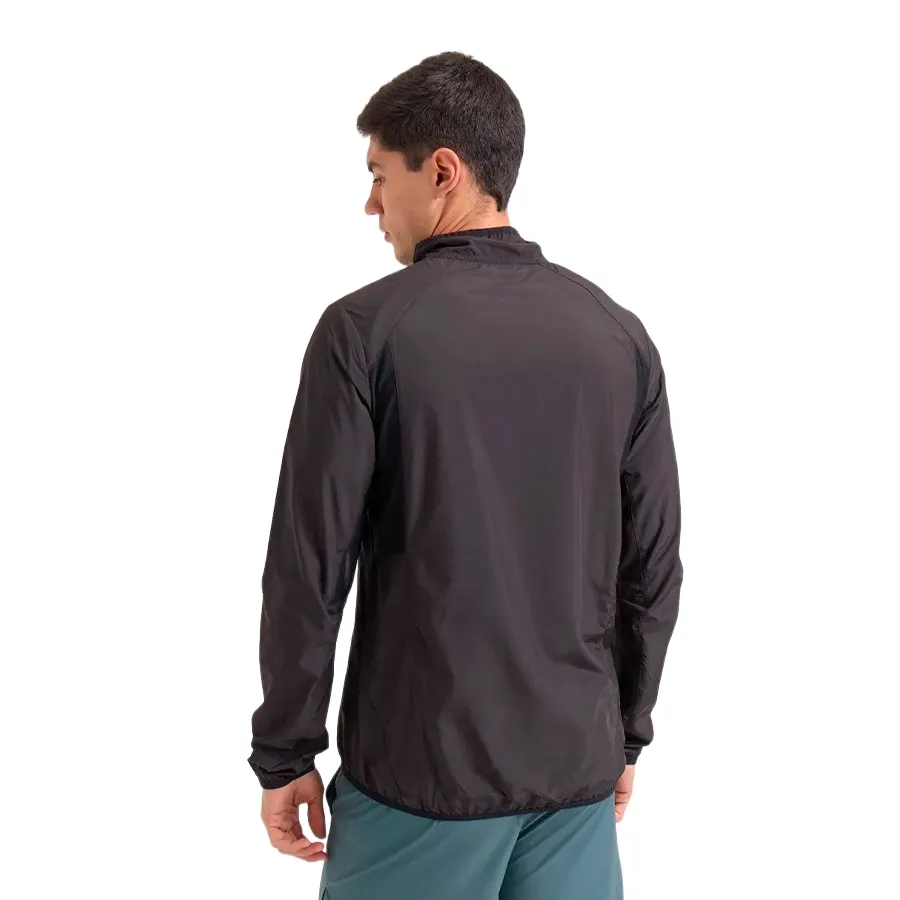 Imagen 1 de 6 de Campera Atomik The Runner Windbreaker-NEGRO