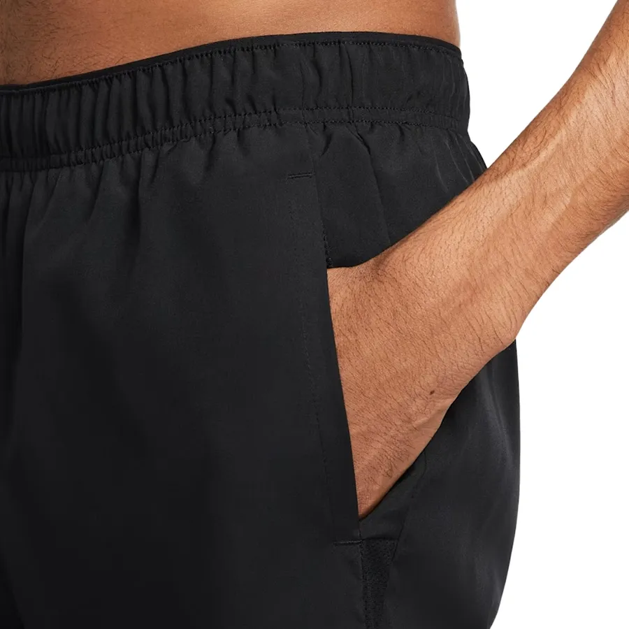 Imagen 2 de 5 de Shorts Nike Challenger 2 en 1-NEGRO