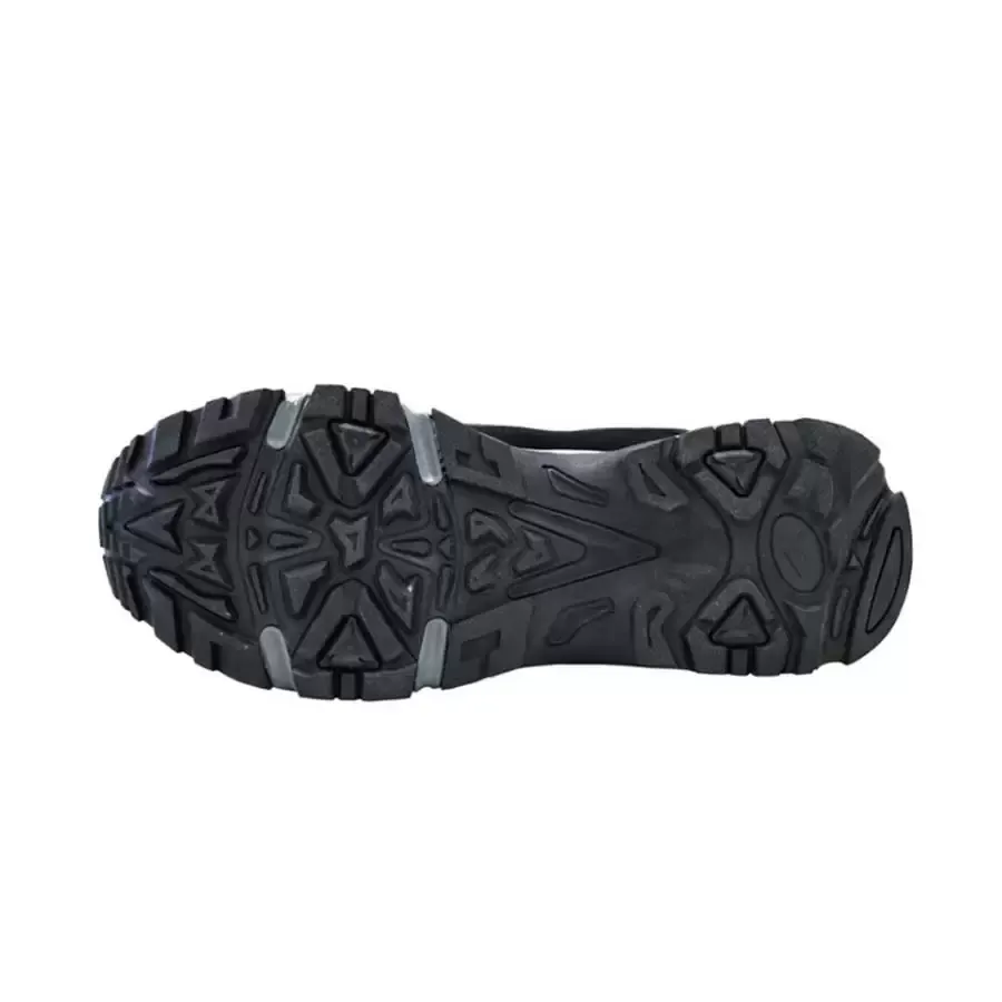 Imagen 1 de 2 de Zapatillas Montagne City Out Door Fire T3-NEGRO