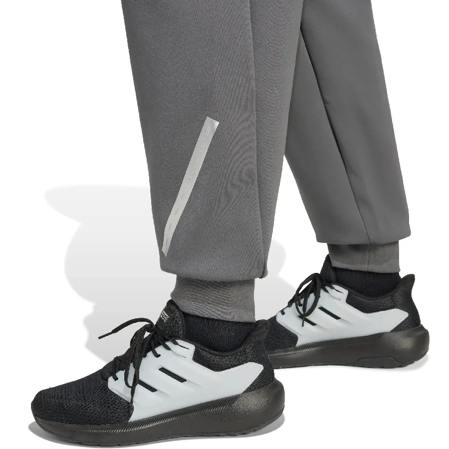 Imagen 4 de 5 de Pantalón adidas Mercedes AMG Petronas F1-GRIS