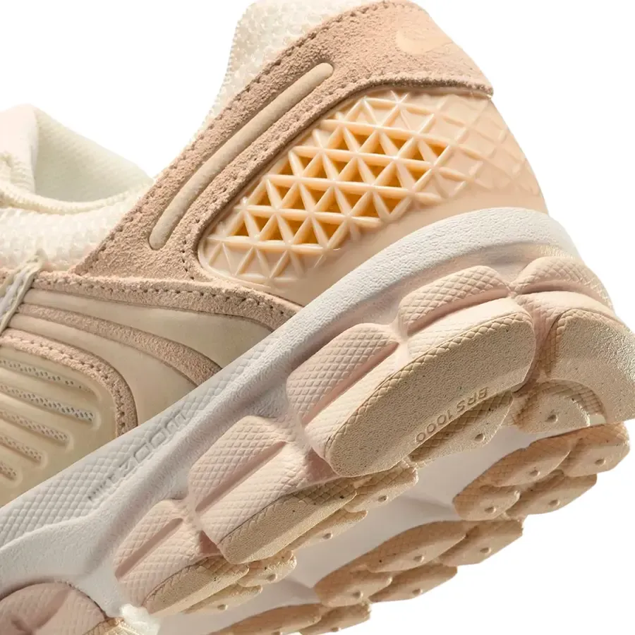 Imagen 7 de 8 de Zapatillas Nike Vomero 5-BEIGE/BLANCO