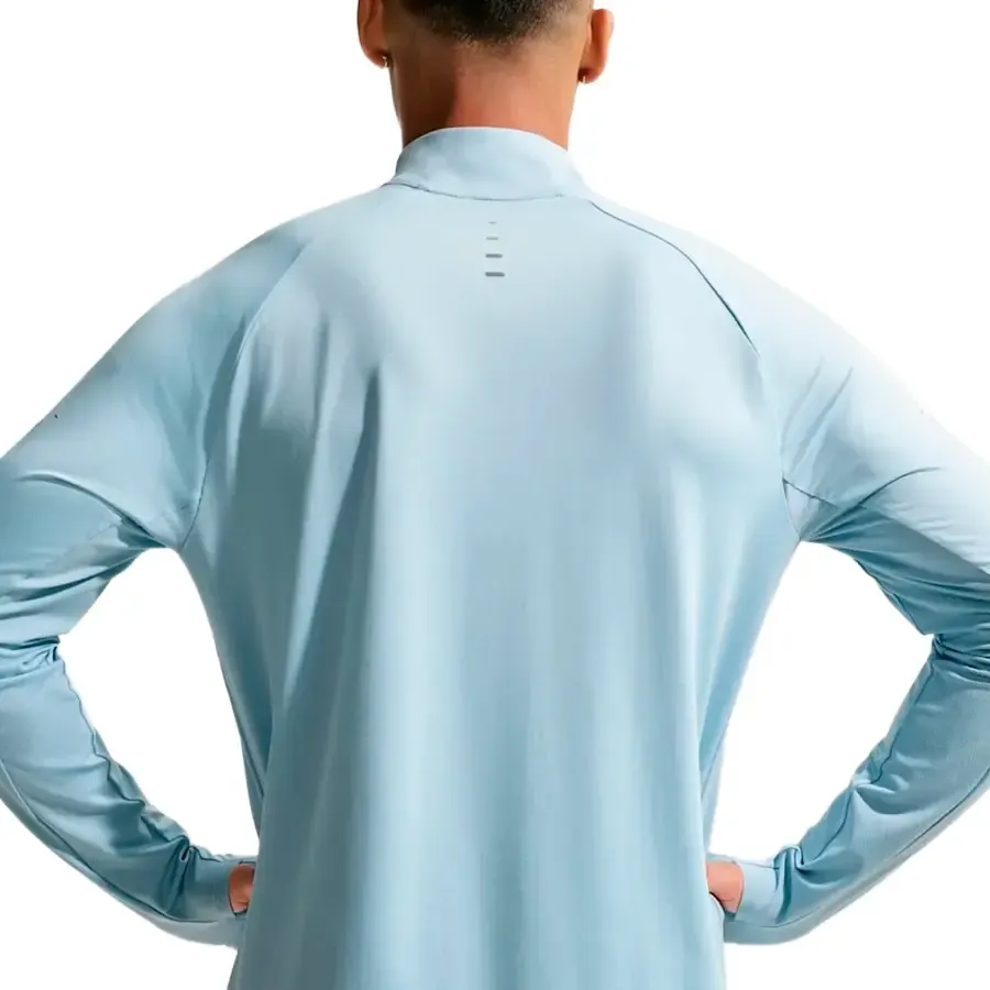 Imagen 3 de 5 de Remera Nike Stride-CELESTE
