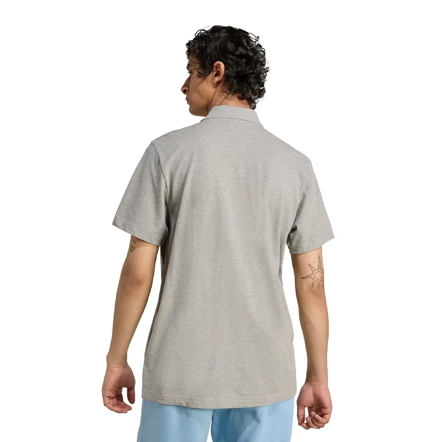 Imagen 1 de 5 de Polo Essentials Trifolio-GRIS