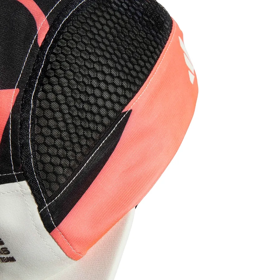 Imagen 2 de 4 de Gorra adidas Mercedes-AMG Petronas Formula One Team-BLANCO/ROJO/NEGRO/SALMON